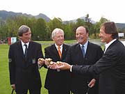 Max Graf Lamberg (Schloss Kaps), Horst Rahe (Arkona AG, A-Rosa), Skilegende Toni Sailer (Ehrenpräsident des Golfclubs Kitzbühel) und Ex- Skirennfahrer Franz Klammer (Foto: Monika Küspert)
